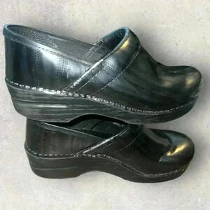 Dansko‎ clogs size 39/ 8.5
